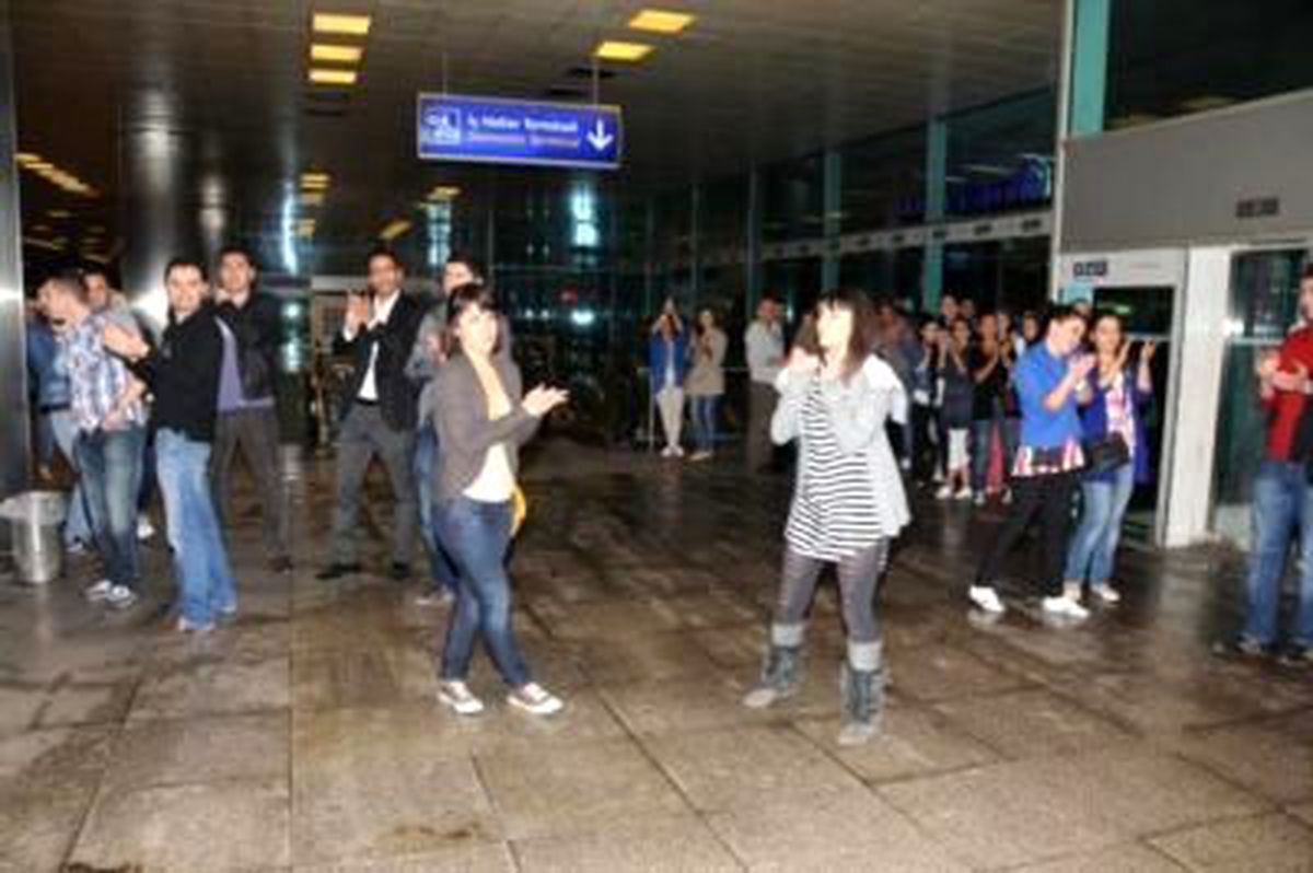 Atatürk Havalimanı'nda 'Grev Yasağı' Protestosu