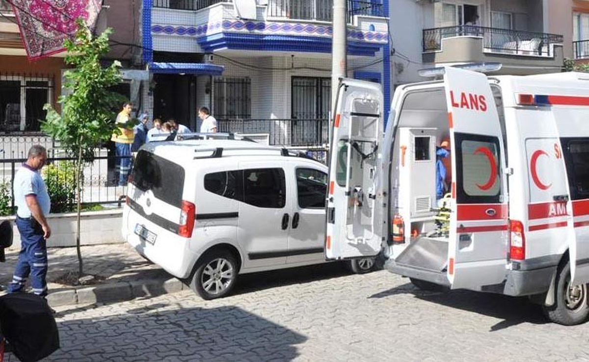 Balkondan İnmeye Çalışan Çocuğun Kolu Korkuluk Demirine Saplandı