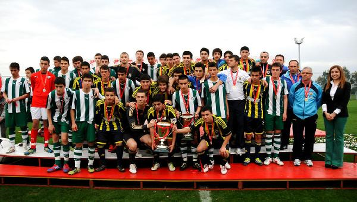 Bursaspor ve Fenerbahçe Finallerde Buluştu