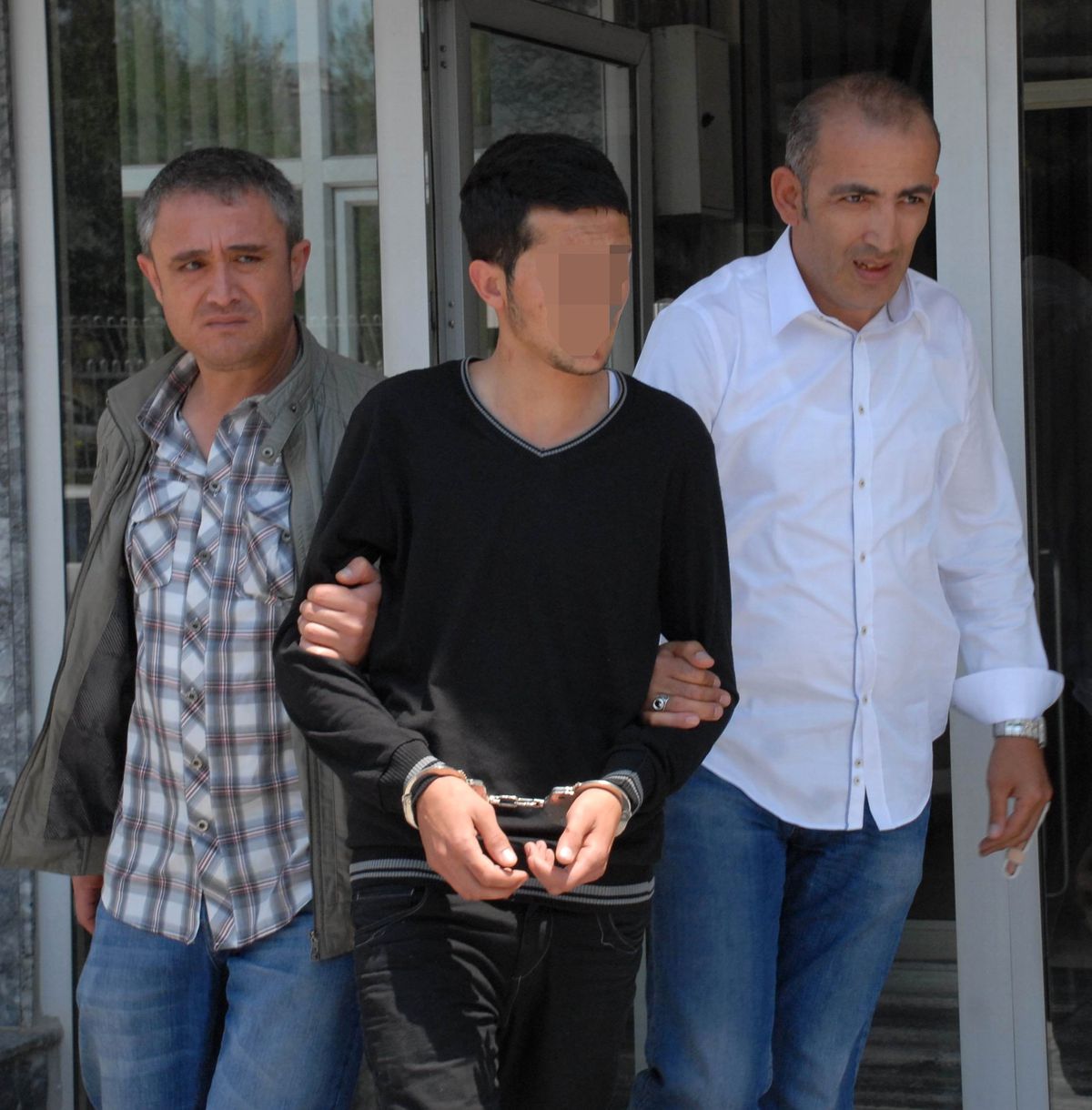 Cinayet Zanlısı Genç Adliyeye Sevk Edildi
