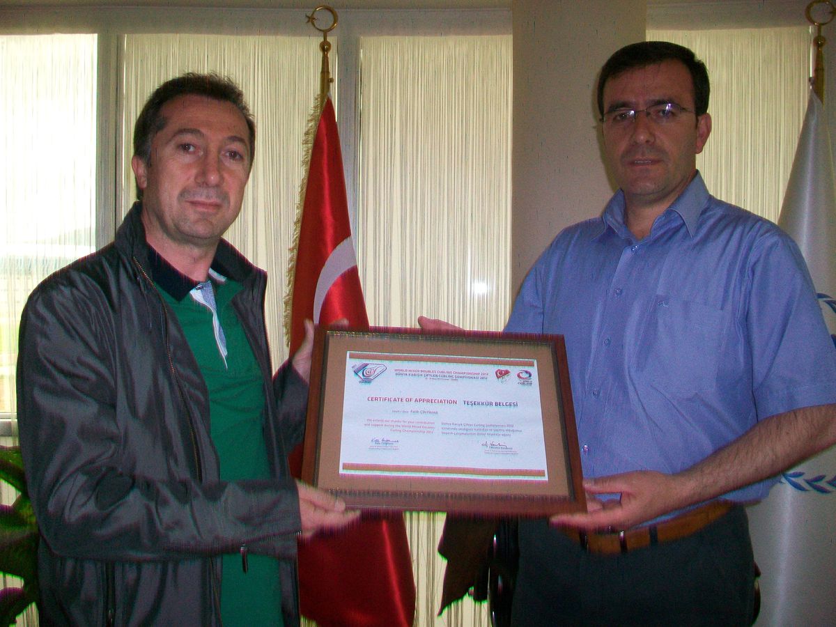 Çintimar'a Buz Pateni Federasyonu'ndan Teşekkür