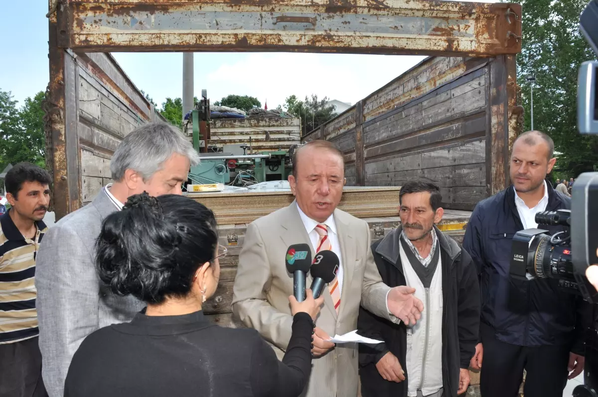 Dükkanını Sel Felaketinde Kaybeden Sütçülerli Marangoz Ustasına Makina Yardımı