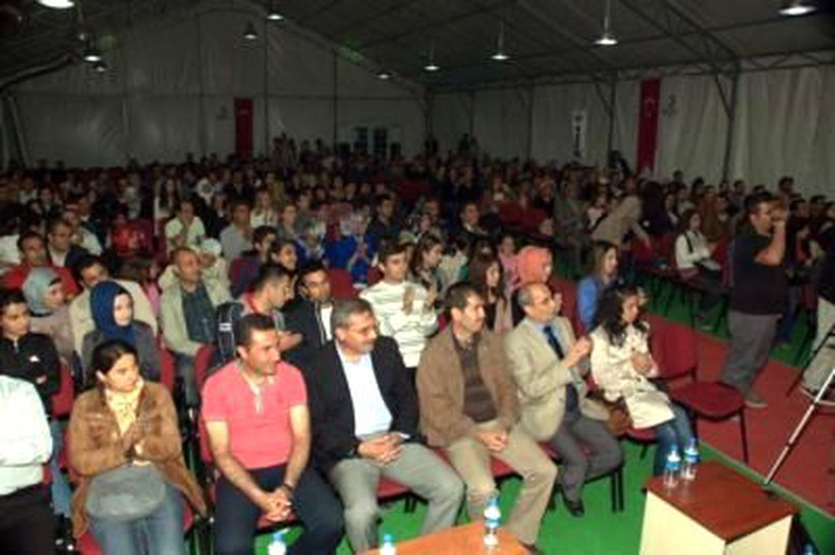Eğitim-Sen Erciş Şubesi'nden Şiir ve Müzik Dinletisi