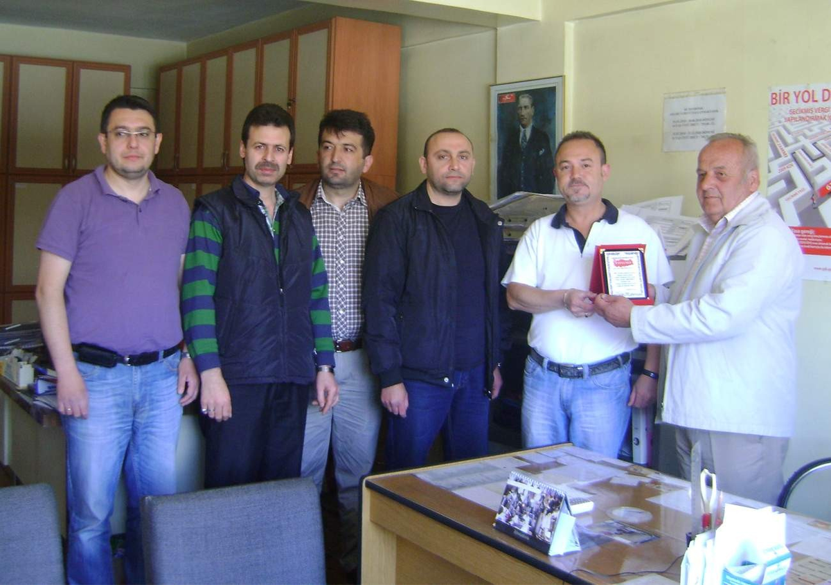 Eski Başkan Kudret Tandoğan'a 'Şükran' Plaketi