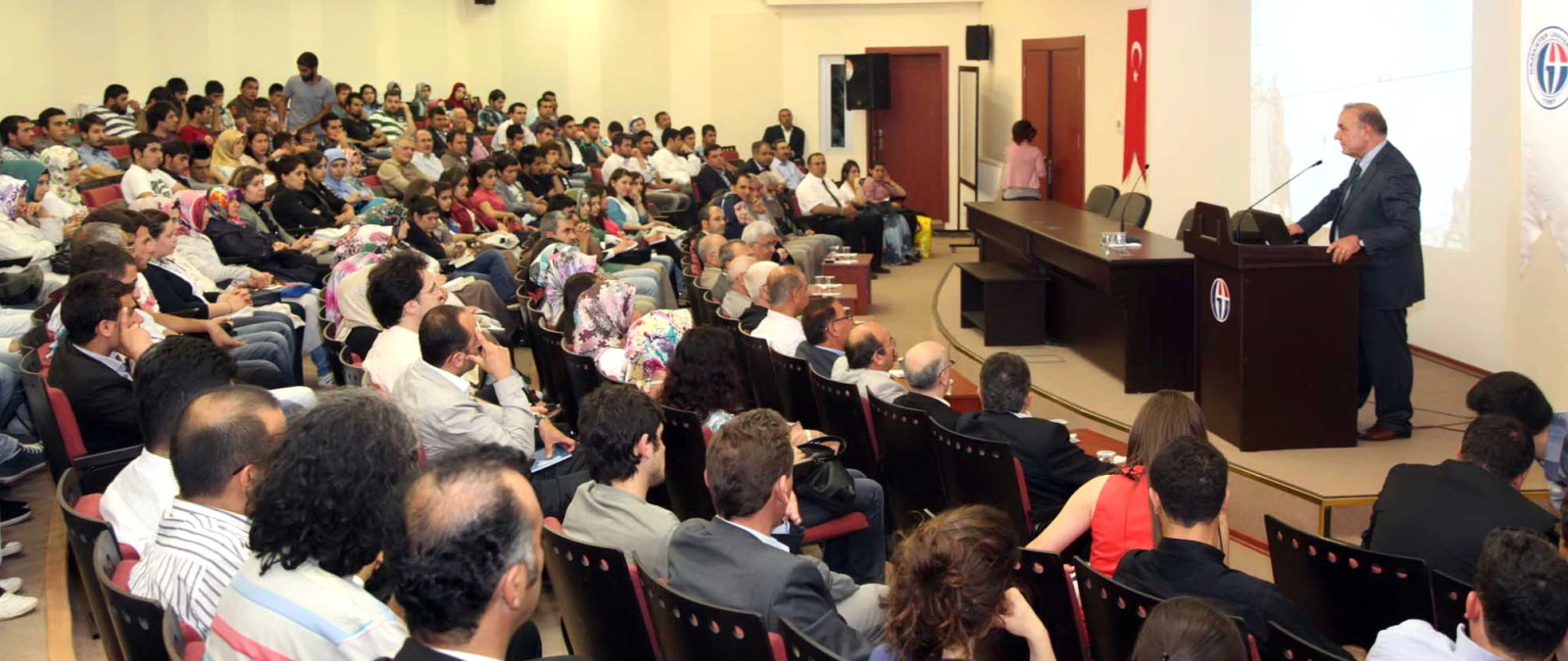 Gaün'de 'Kültür ve Sanat Dünyamızda Necip Fazıl' Konulu Konferans