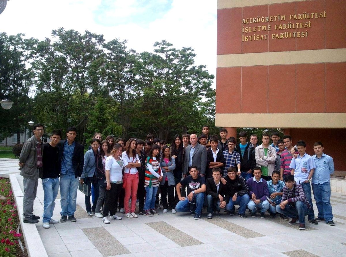 Gediz Ticaret Meslek Lisesi Anadolu Üniversitesi'ne Gezi Düzenledi