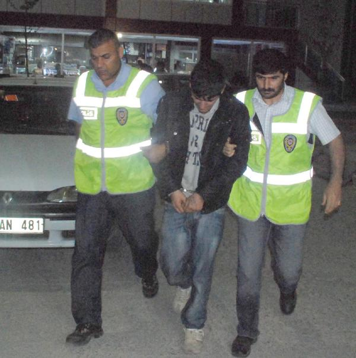 Girdikleri Evde Para ve Altınları Az Bulunca Buzdolabındaki Eti de Çalmışlar