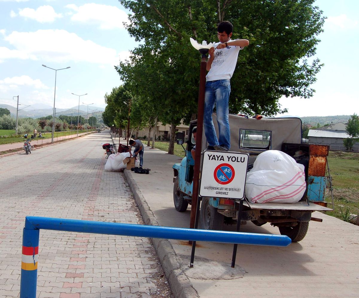 Gölbaşı'da Sokak Aydınlatma Çalışmaları Yapılıyor