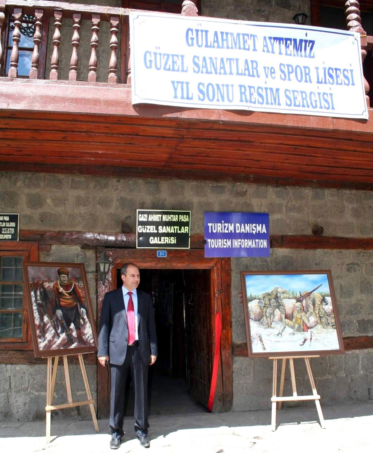 Gülahmet Aytemiz Lisesi Öğrencileri Resim Sergisi Açtı