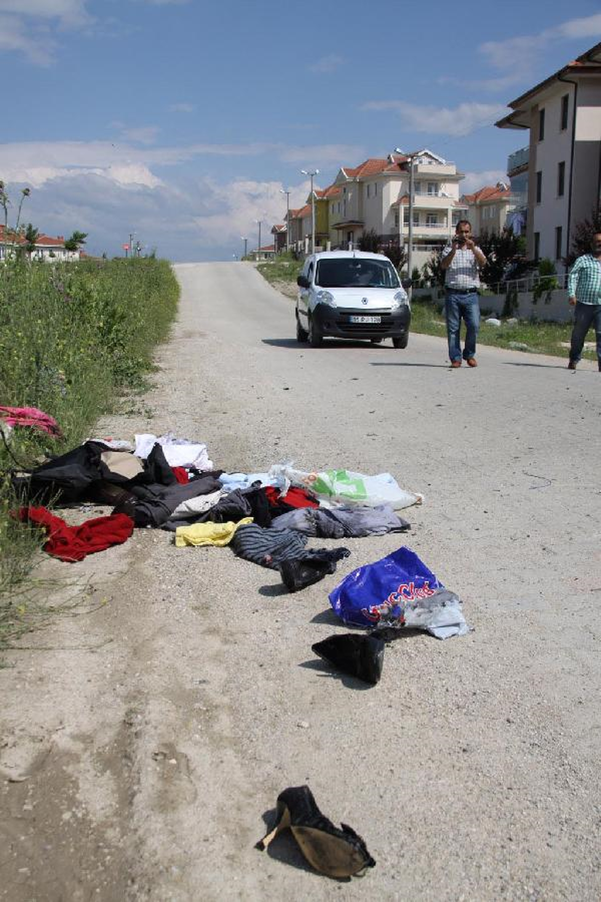 İnegöl'de Şüpheli Bavuldan Kadın Kıyafetleri Çıktı