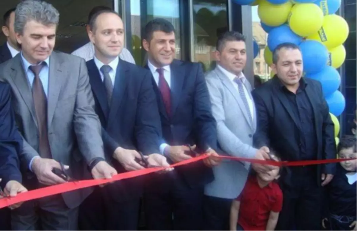 İstikbal, Tüm Dünyada Büyüyor