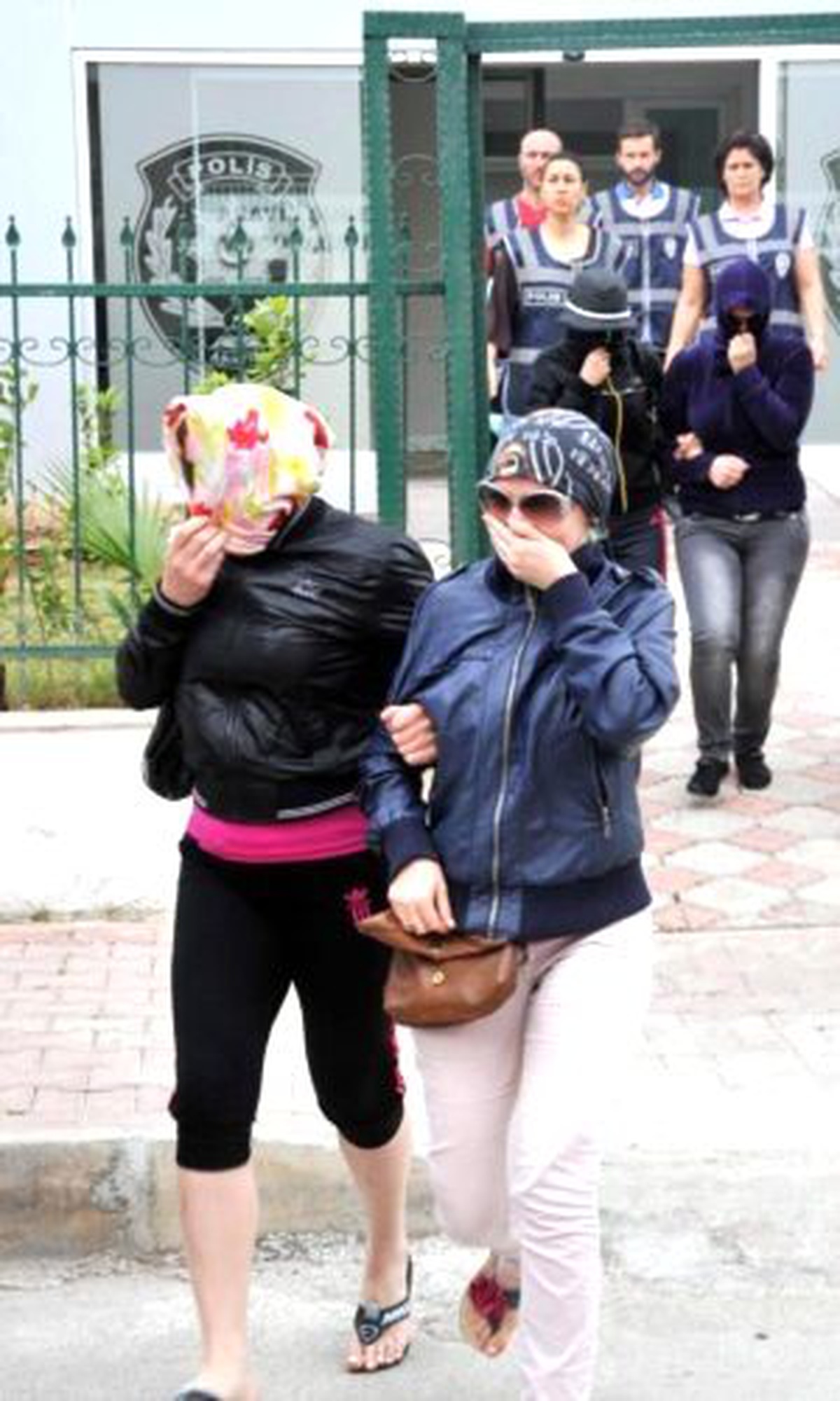Kocaeli'de 22 Hayat Kadını Gözaltına Alındı
