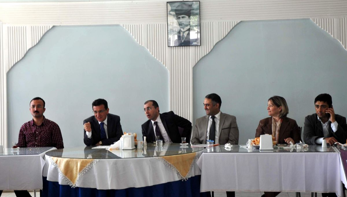 Kurum Amirleri Maçına Katılan Gençlere Hediyeler Verildi