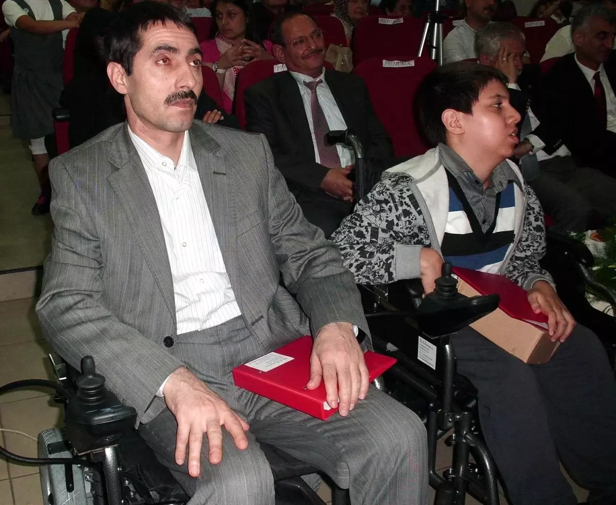 Minik Öğrencilerden Engellilere Anlamlı Destek