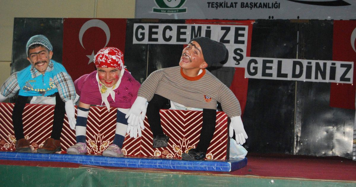 Muzaffer Ecemiş İlköğretim Okulu'nda Yıl Sonu Gecesi