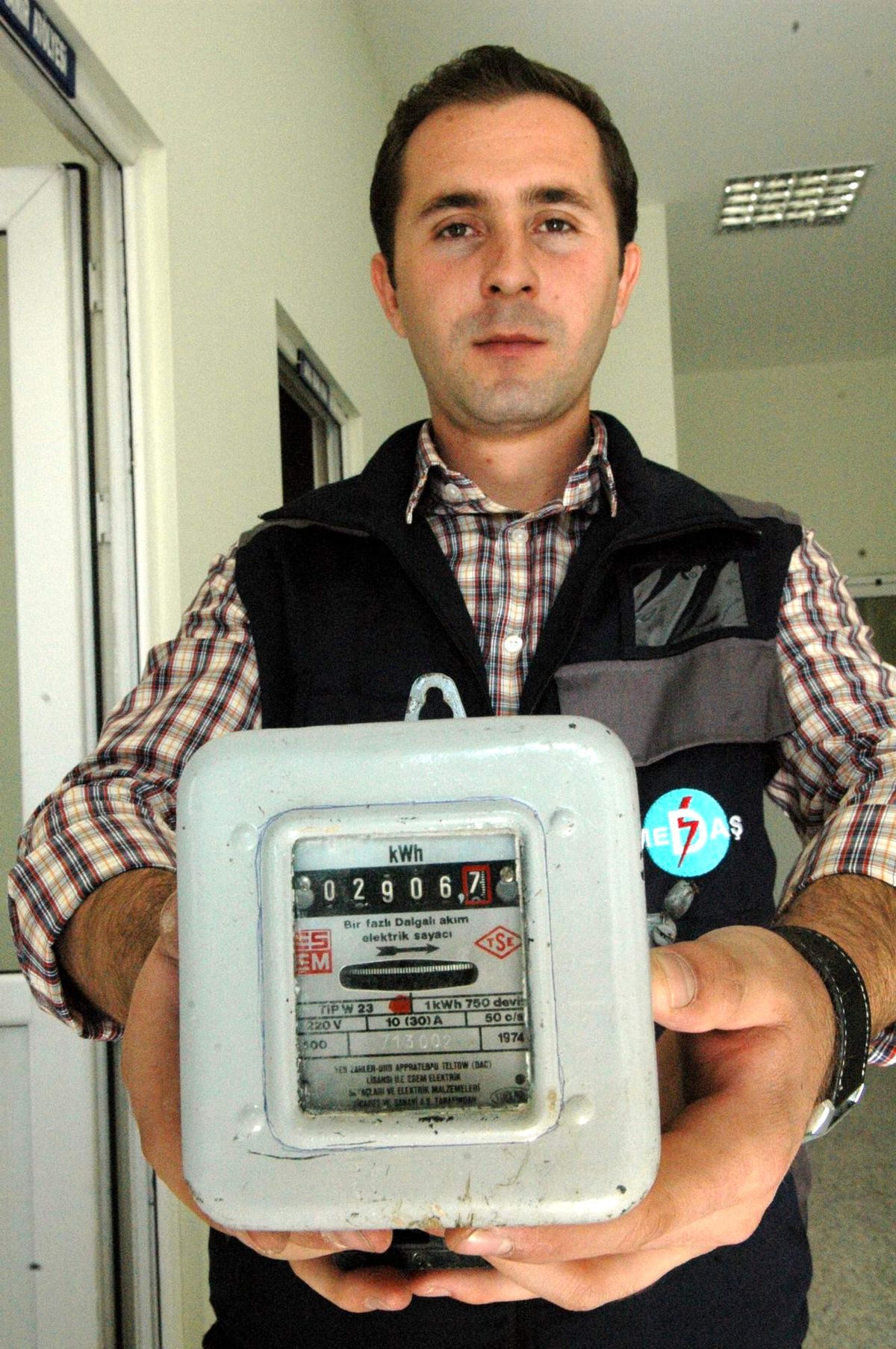 Nevşehir'de 10 Yıllık Damga Süresi Dolan Elektrik Sayaçları Değiştiriliyor