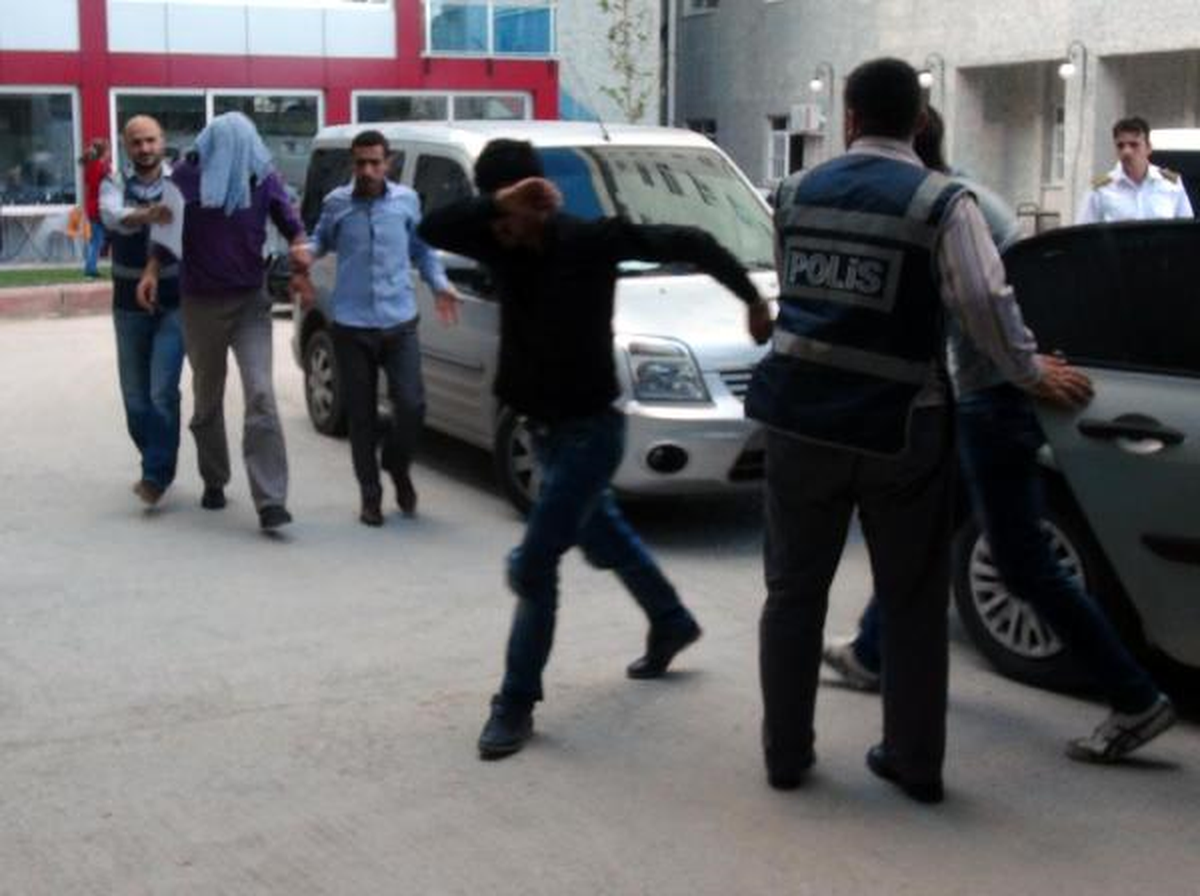 Otomobilin Koltuk Altında Uyuşturucu Sevkiyatı