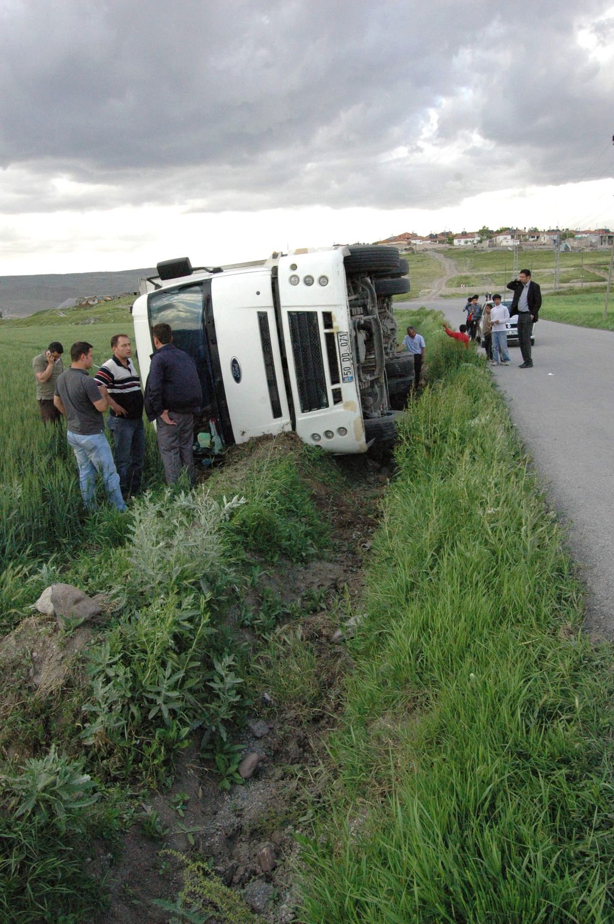 Pastırma Sucuk Yüklü Kamyon Devrildi