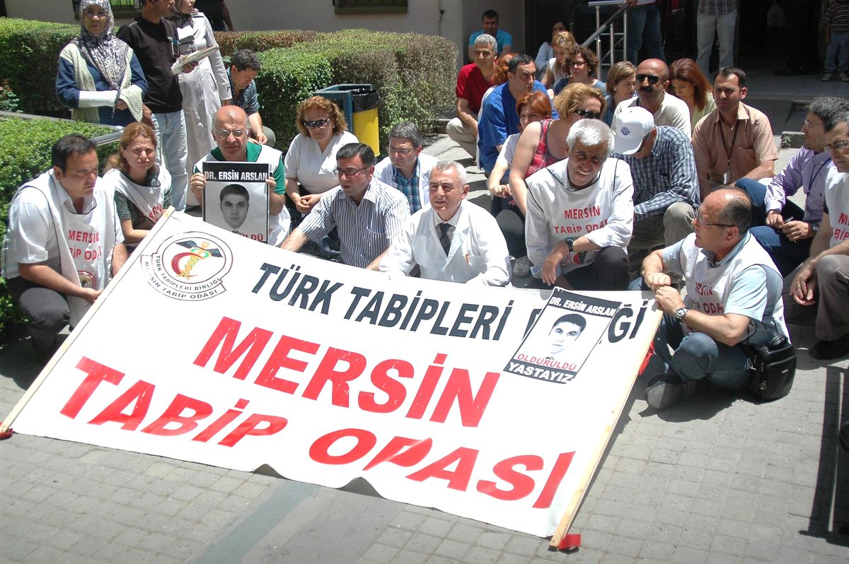 Sağlıkta Şiddete Tepkiler Sürüyor