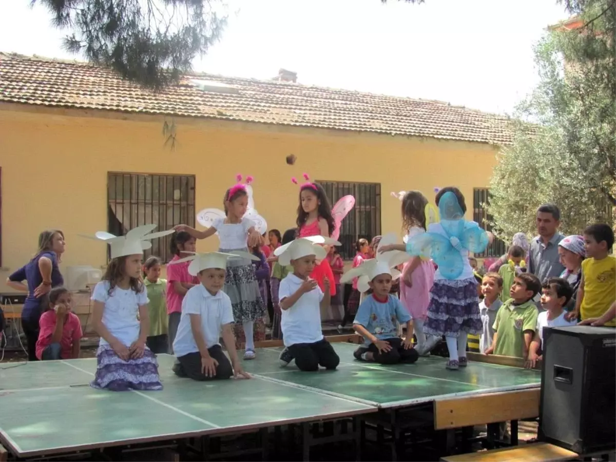 Salihli\'de Öğrencilerden Okuma Bayramı