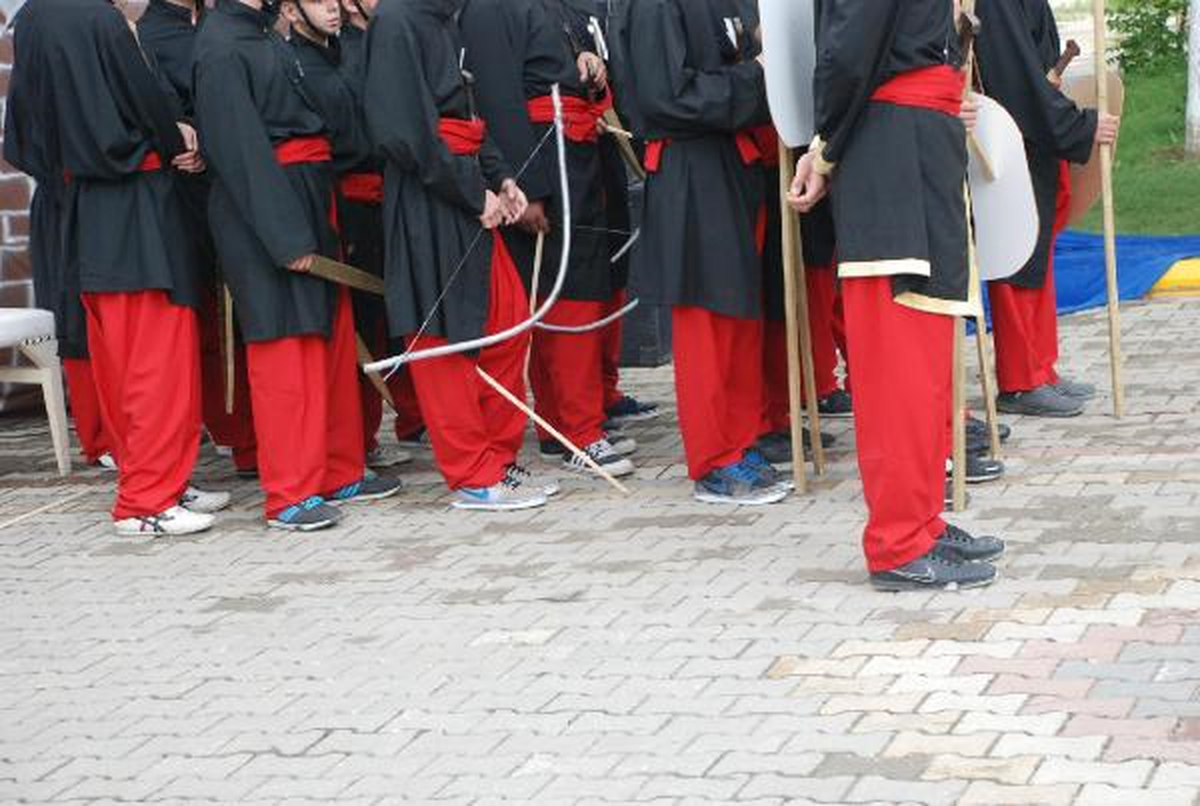 Spor Ayakkabılı Yeniçeriler