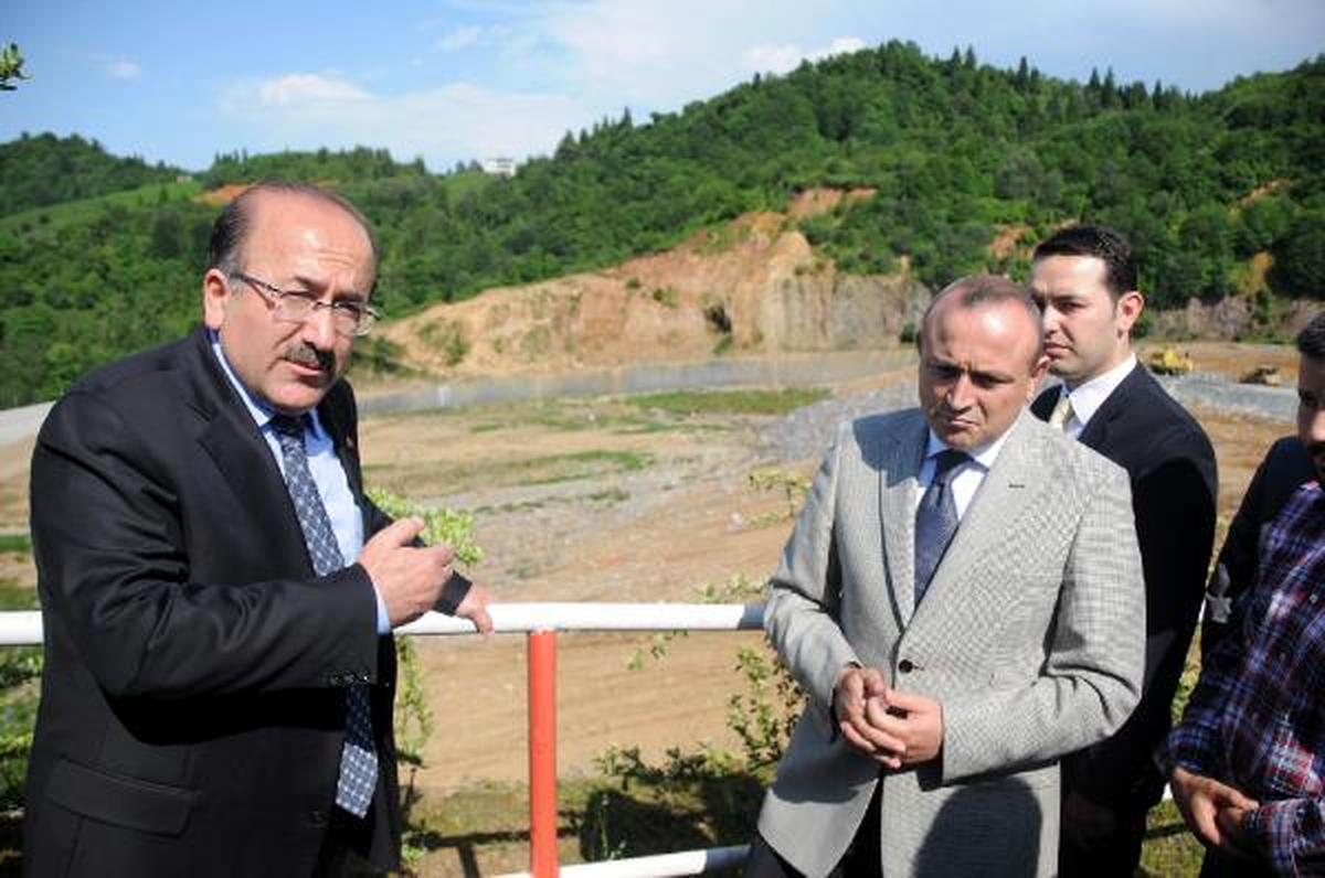 Trabzon Valisi, Yönetmen Fatih Akın'a Çöplükte Cevap Verdi