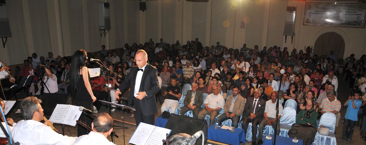 Türk Halk Müziği Topluluğu Güllük'te
