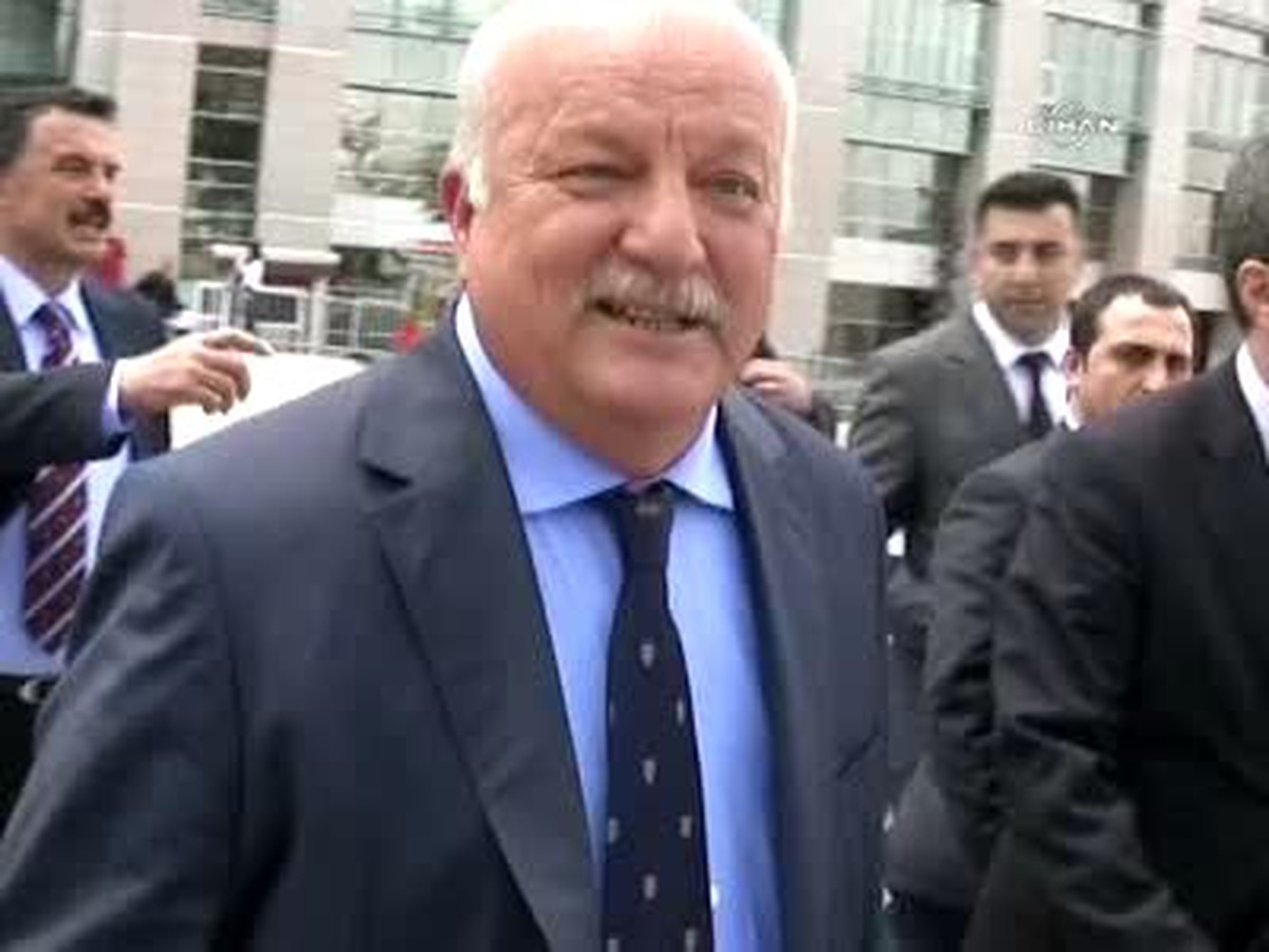 Yan Yana Oturan Şener ve Yıldırım Birbirlerine Bakmadı