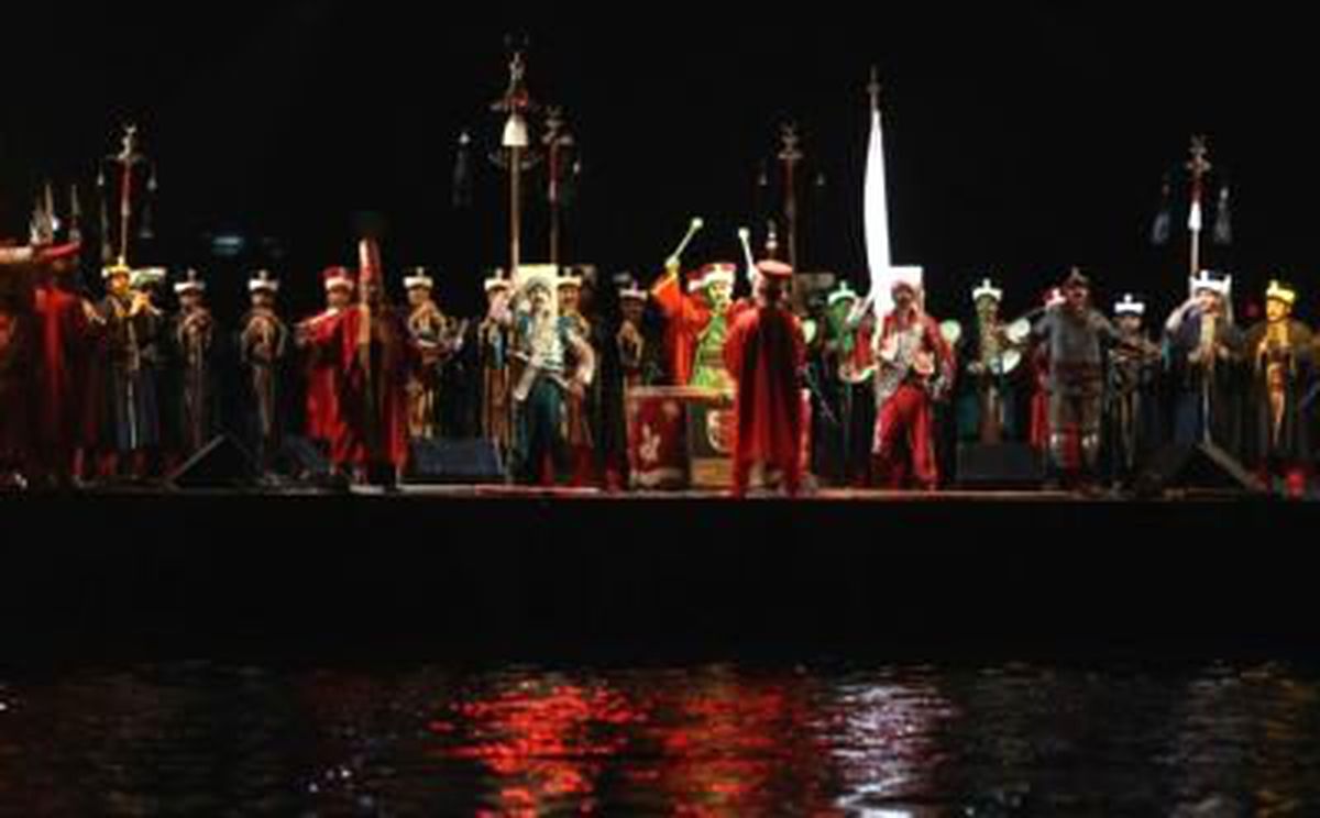 1 Haliç'te Renkli Fetih Kutlaması