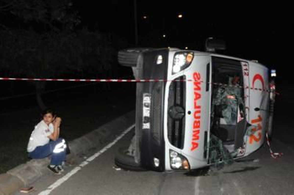 Ambulans Kaza Yaptı: 5 Yaralı