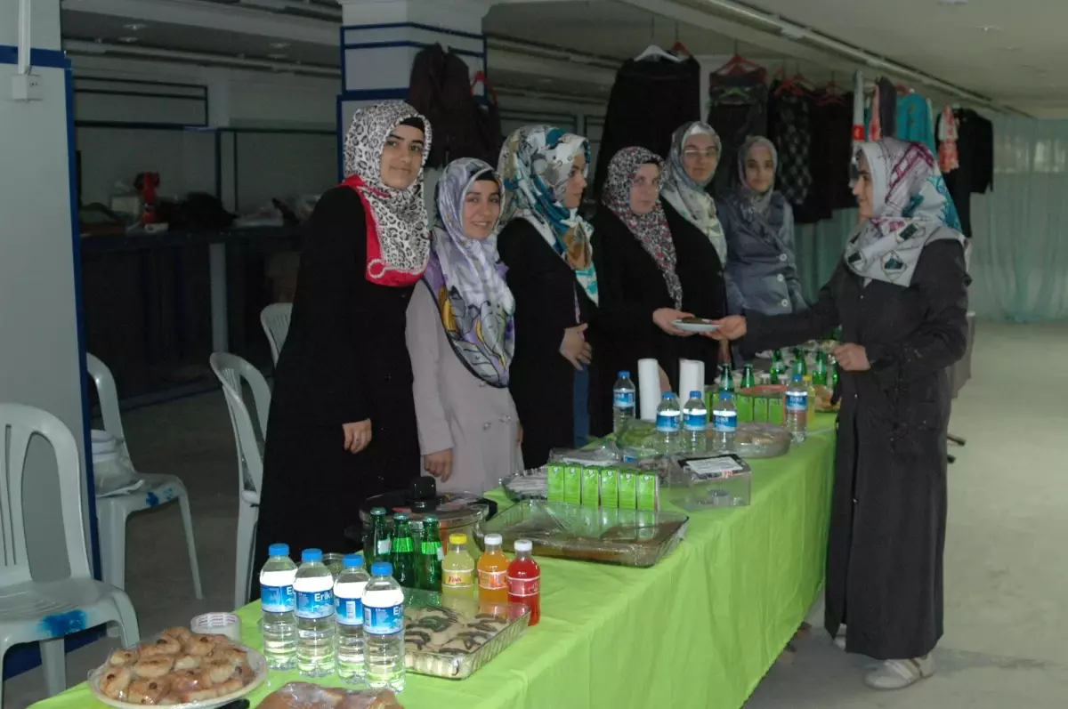 Anadolu Gençlik Derneği Çorlu Temsilciliği\'nden Kermes