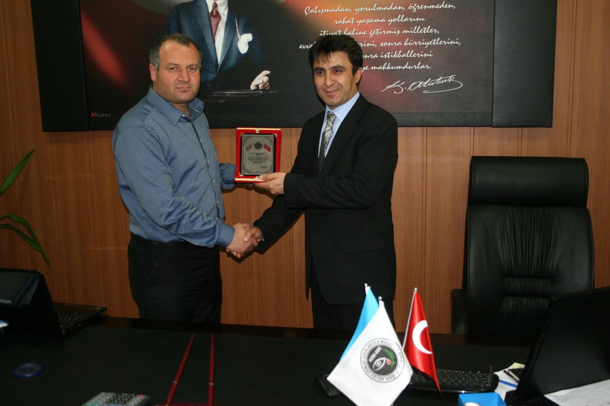 Asimder'den Merkez Köydes Müdürü Çarman'a Teşekkür Plaketi