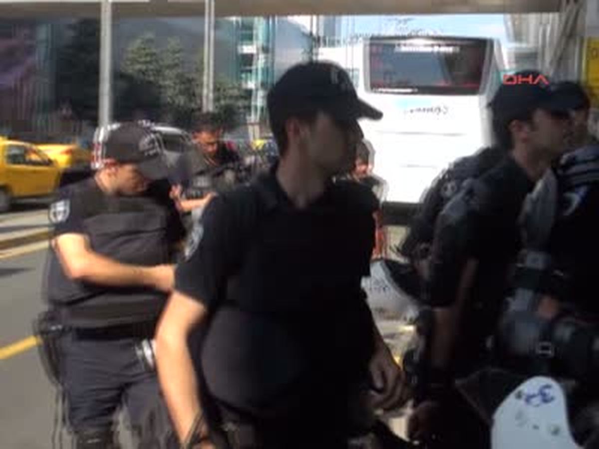 Atatürk Havalimanı'nda, İşten Çıkarılanlar Eylem Yaptı