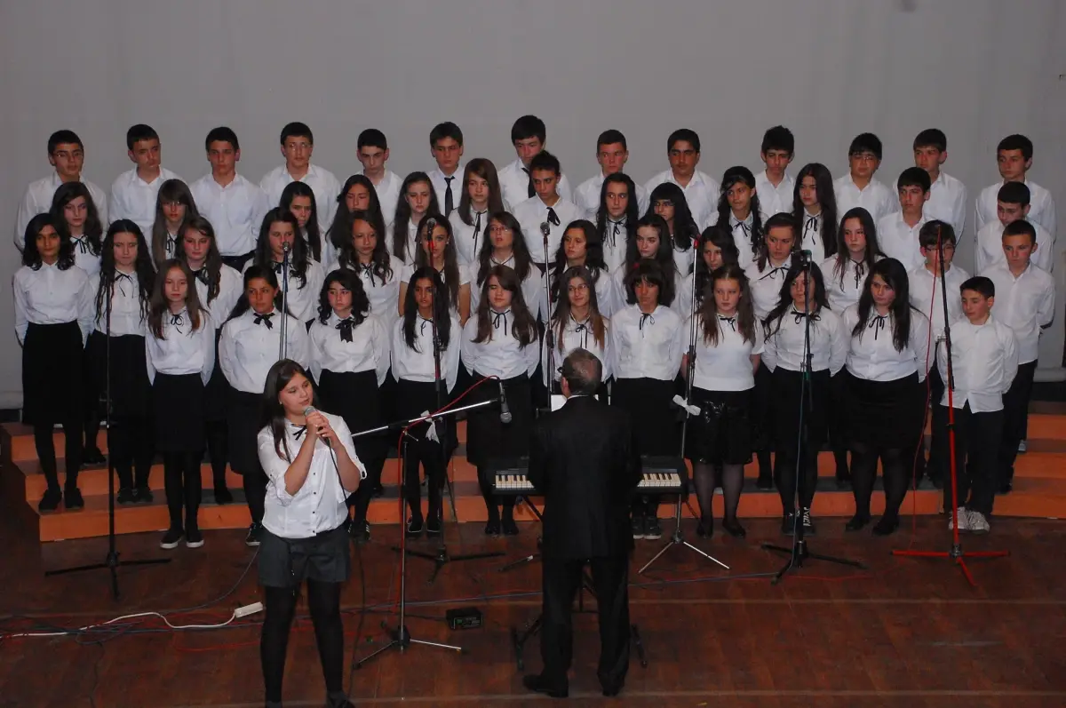 Atatürk İlköğretim Okulu Öğrencileri, Müzik Gecesinde İzleyicileri Büyüledi