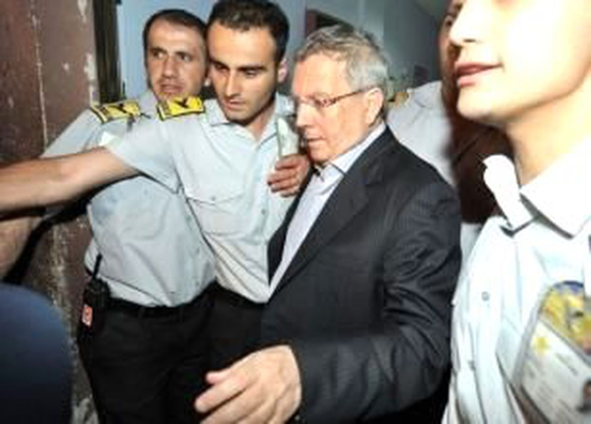 Aziz Yıldırım Hastaneye Sevk Edildi