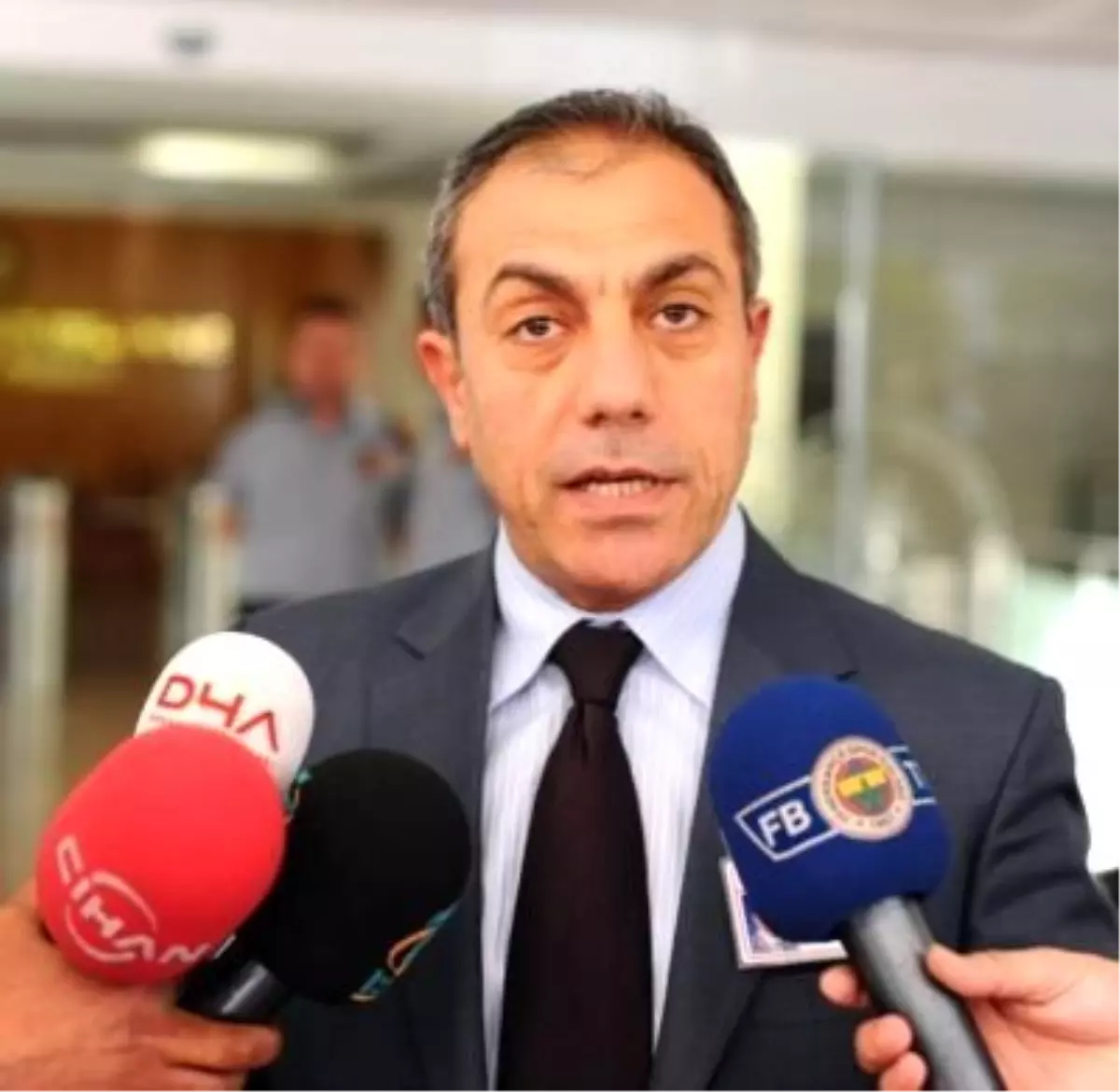 Aziz Yıldırım\'ın Doktoru: "En Az İki Gün Daha Hastanede Kalır"