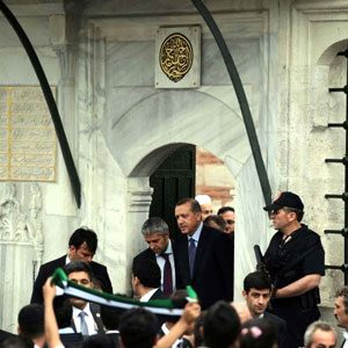 Başbakan Erdoğan Fatih Camii'nde Namaz Kıldı