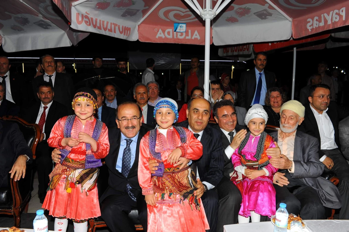 Başkan Gümrükçüoğlu Şalpazarlılar Gecesi\'ne Katıldı