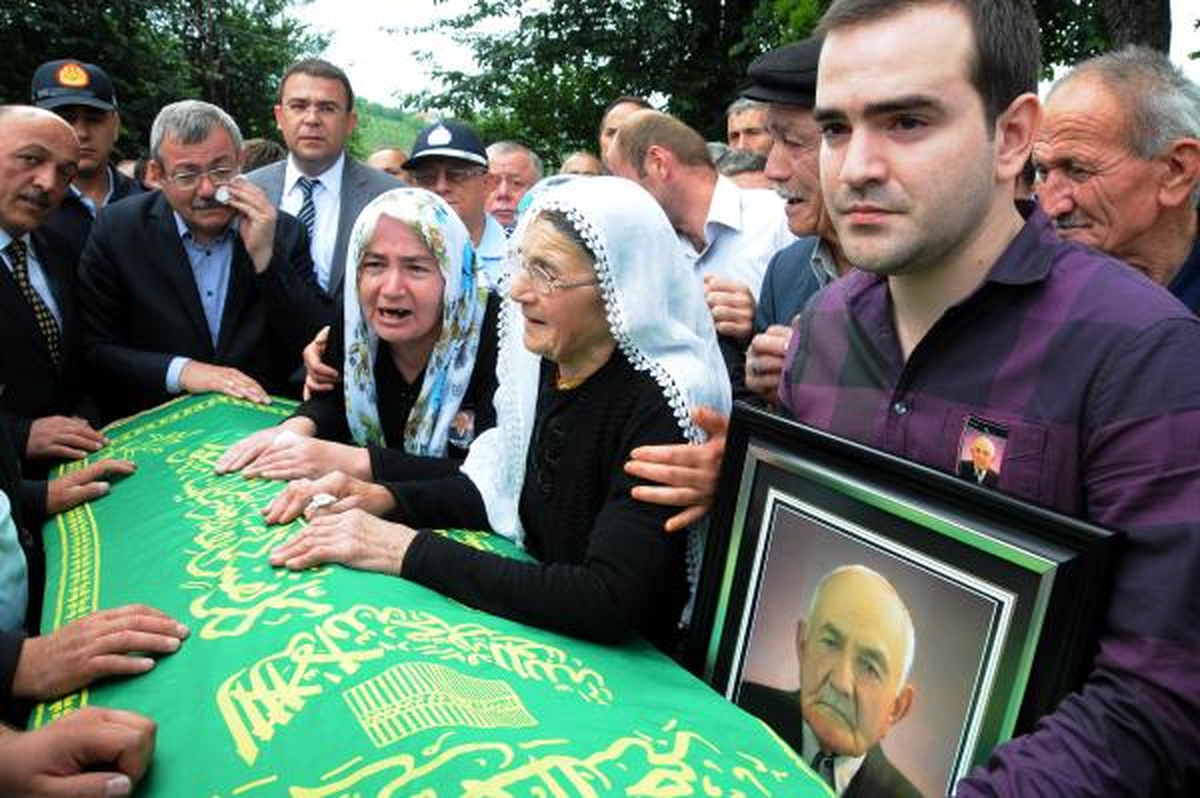 Belediye Başkanının Babasının Cenazesi Toprağa Verildi