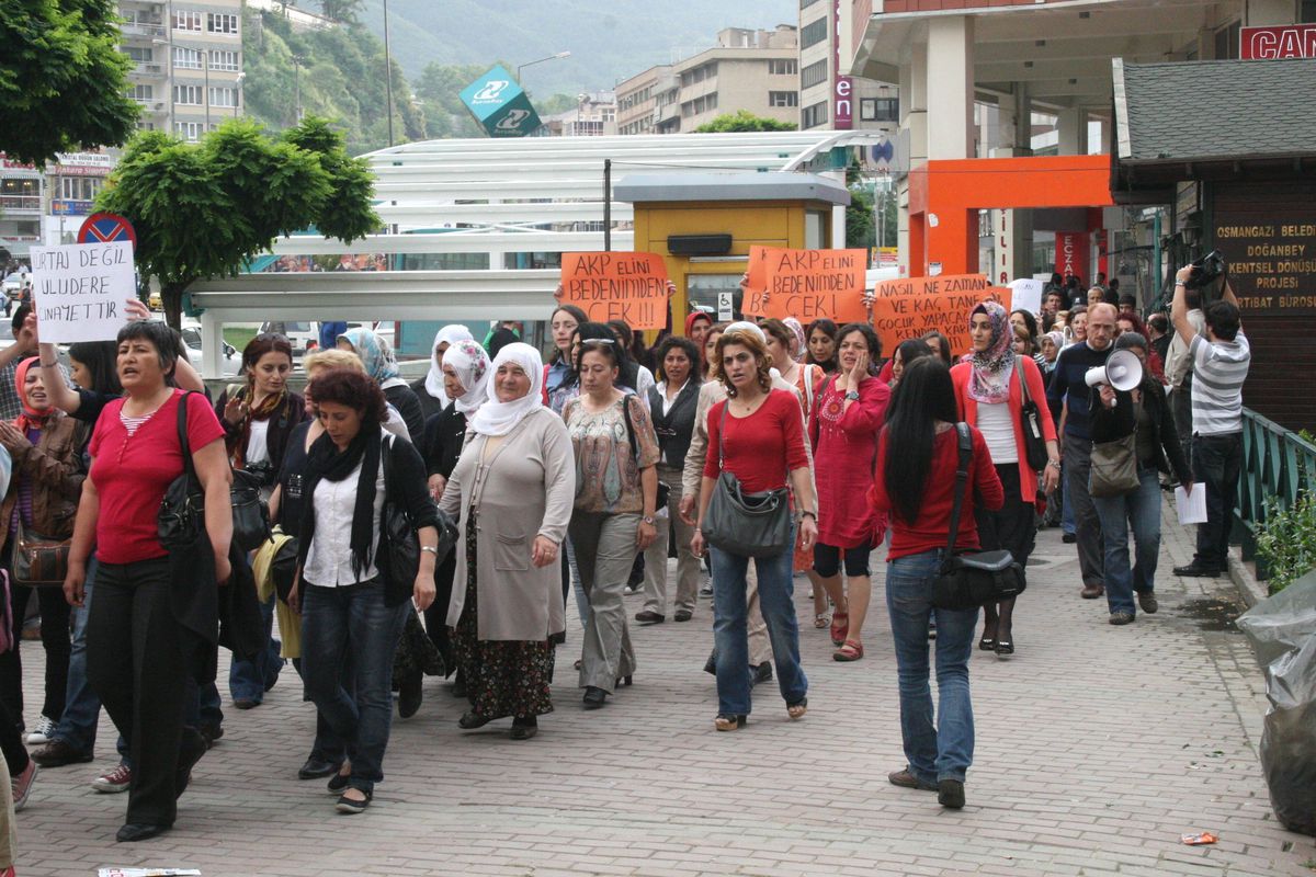 Bursalı Kadınlardan 'Kürtaj' Tepkisi