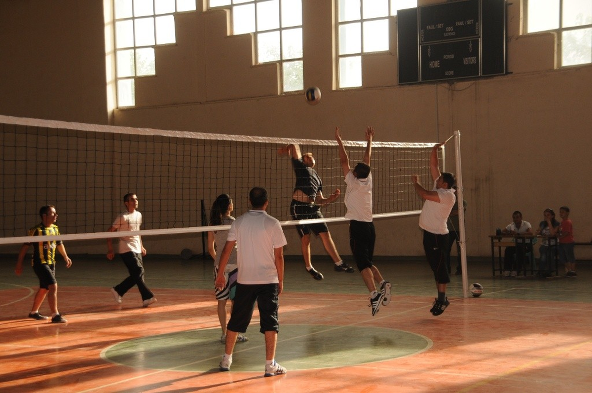 Cizre'de Kurumlar Arası Voleybol Turnuvası Başladı