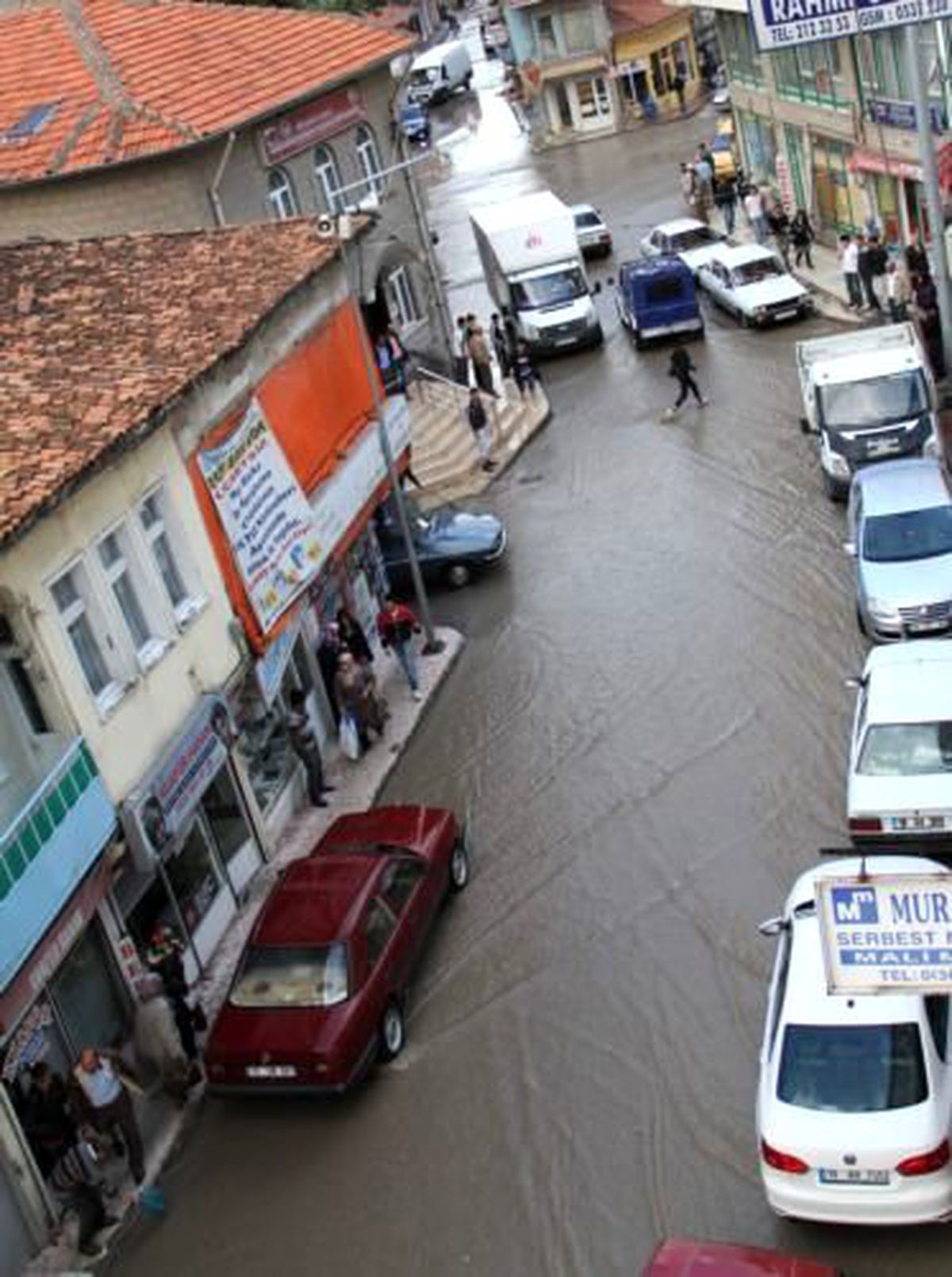 Çorum'da Dolu ve Sağanak Yağmur Hayatı Felç Etti