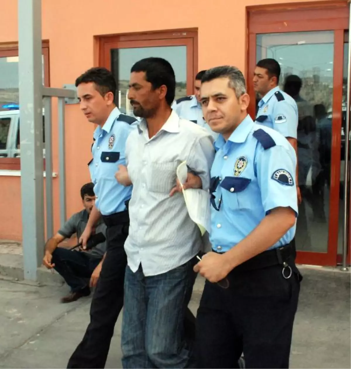 Eşi Düşük Yaptı, Kadın Doğum Doktorunu Bıçaklandı