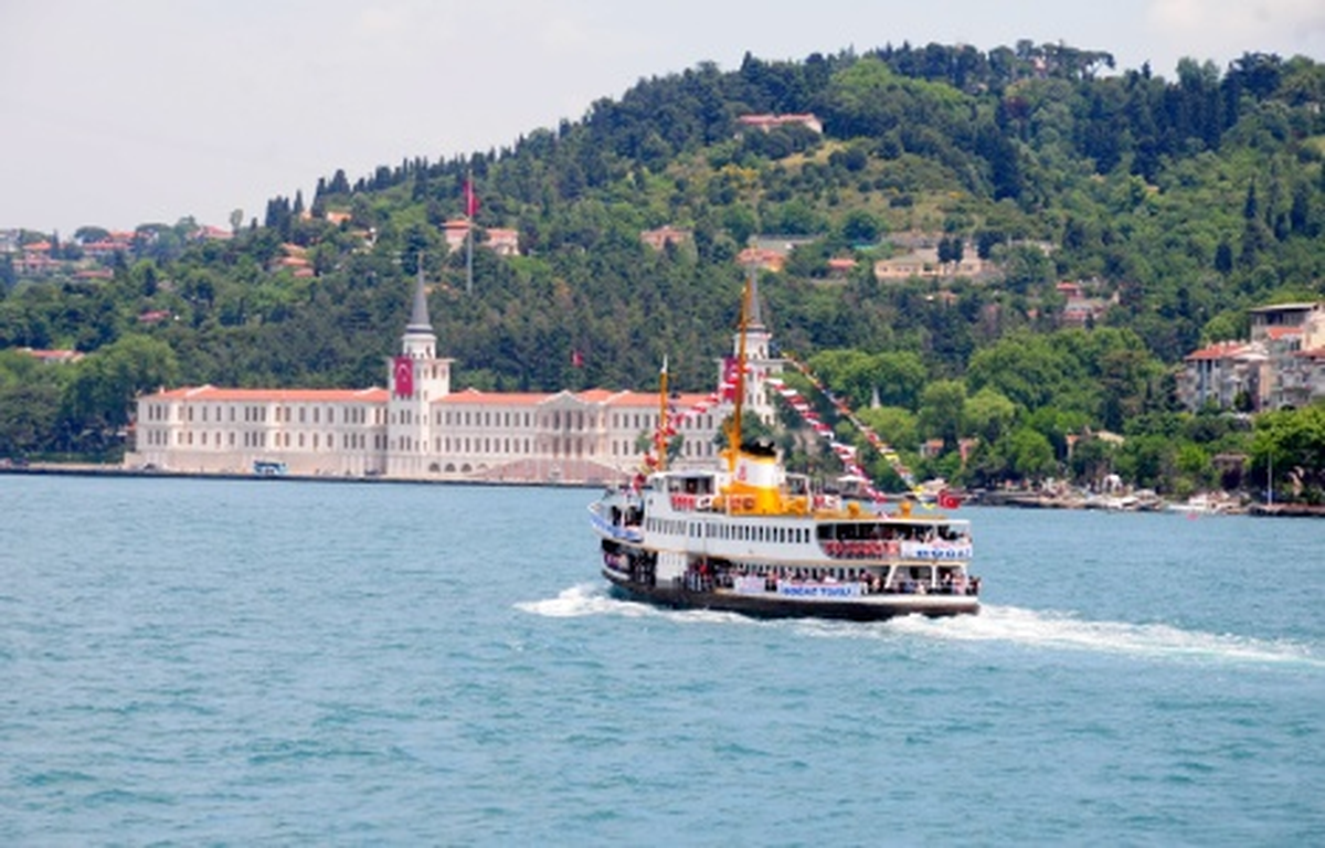 Fethi, Boğaz Turu ile Kutladılar