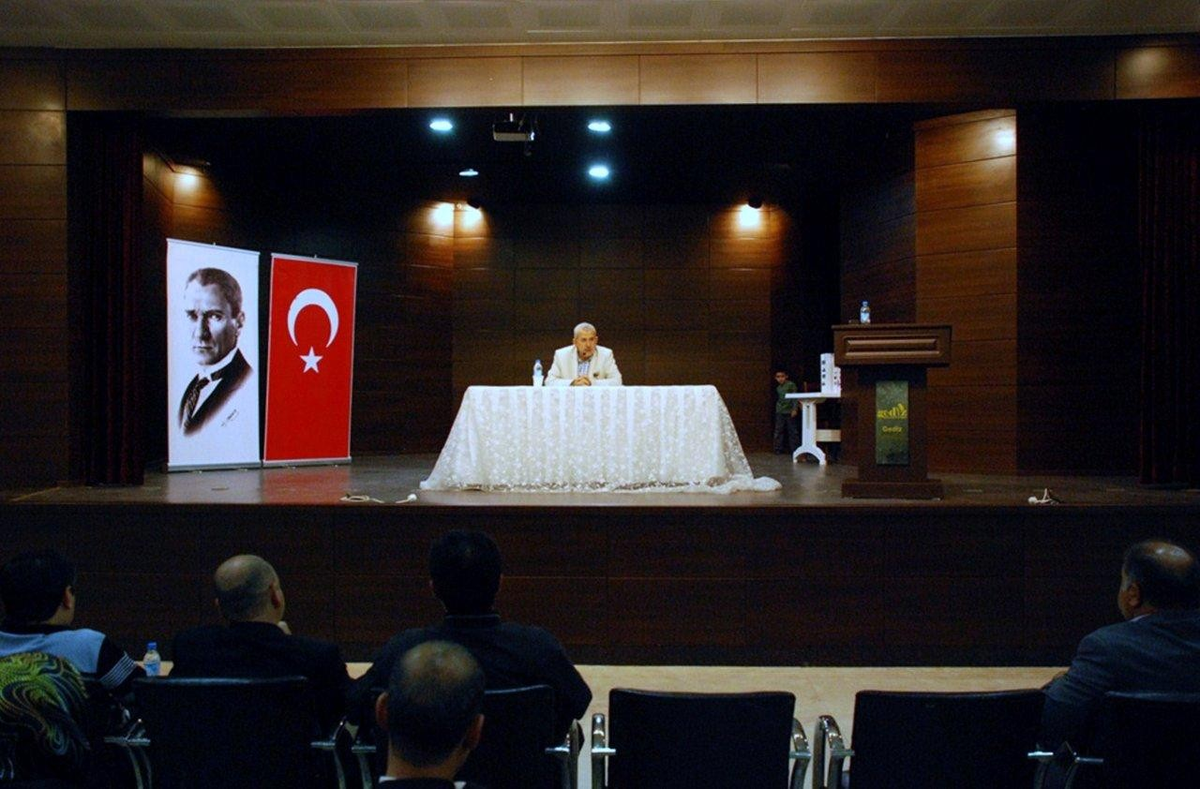 Gediz'de Kan Gruplarına Göre Beslenme Konulu Konferans Verildi
