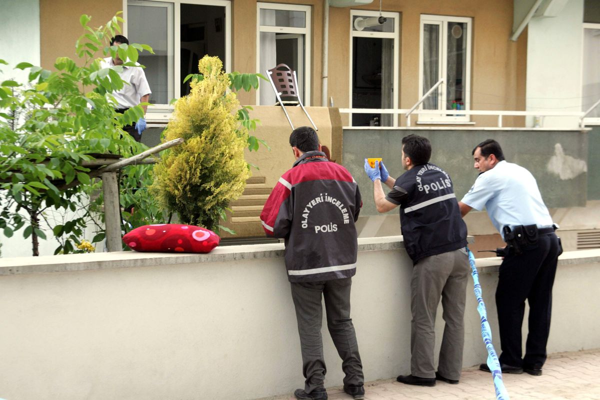 Gürültü Yapan Çocuklara Ateş Etti