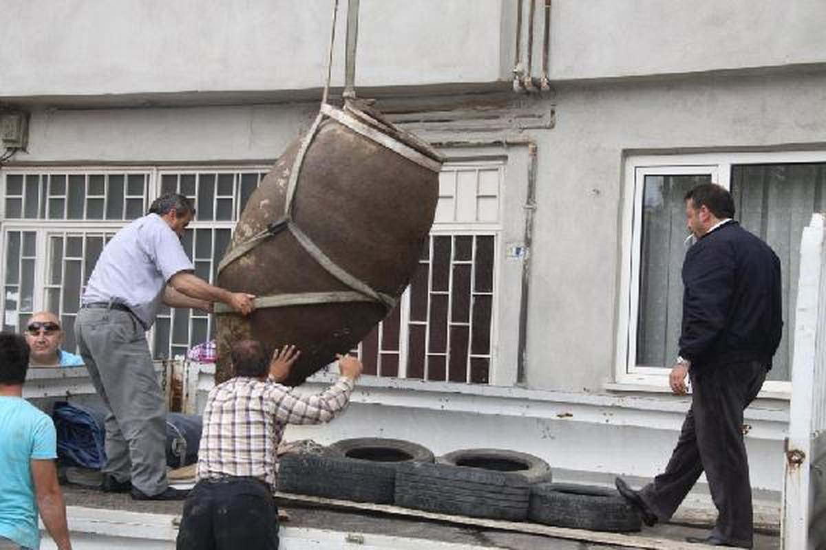 İnegöl'de İnşaat Kazısında 2 Metrelik Küp Bulundu