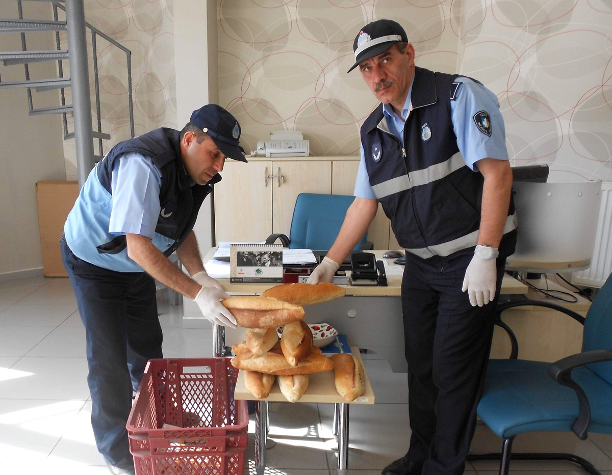 İzmit Zabıtası Korsan Ekmekçi Avında