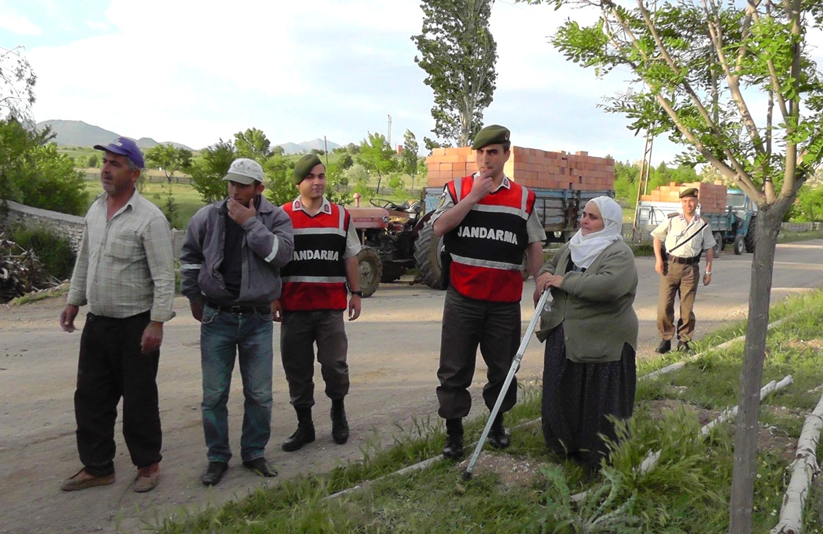 Jandarma Çalınan İnekleri Buldu, Aile Sevinç Gözyaşı Döktü