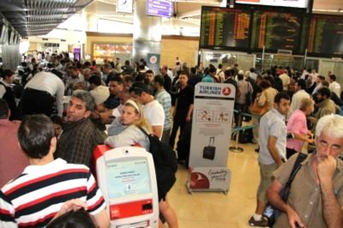 Kabin Ekipleri Geç Geldi Yolcular Tepki Gösterdi